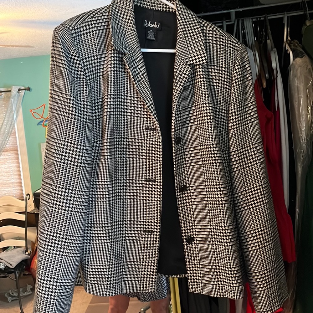 Classic Wool blend houndstooth blazer. Black and white 14